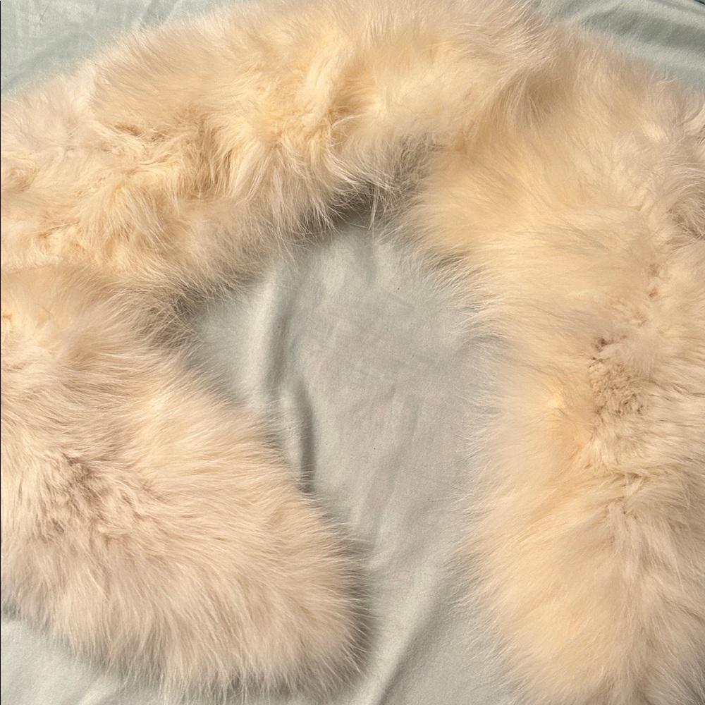 Elegant Cream Fur Stole